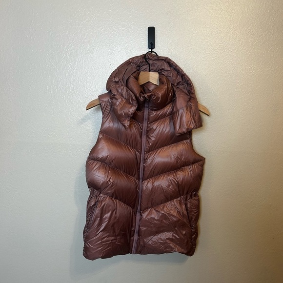 Athleta Lofty Down Vest In Dogwood Mauve - Picture 2 of 5